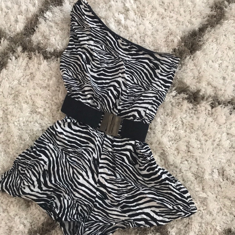 One shoulder zebra print romper